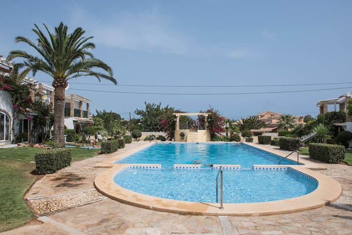 1ea638ca-043e-45c2-93f1-c2b5036b0392