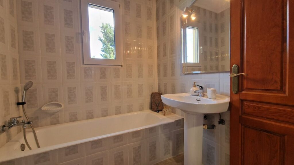 WhatsApp Image 2025-10-24 at 08.01.43