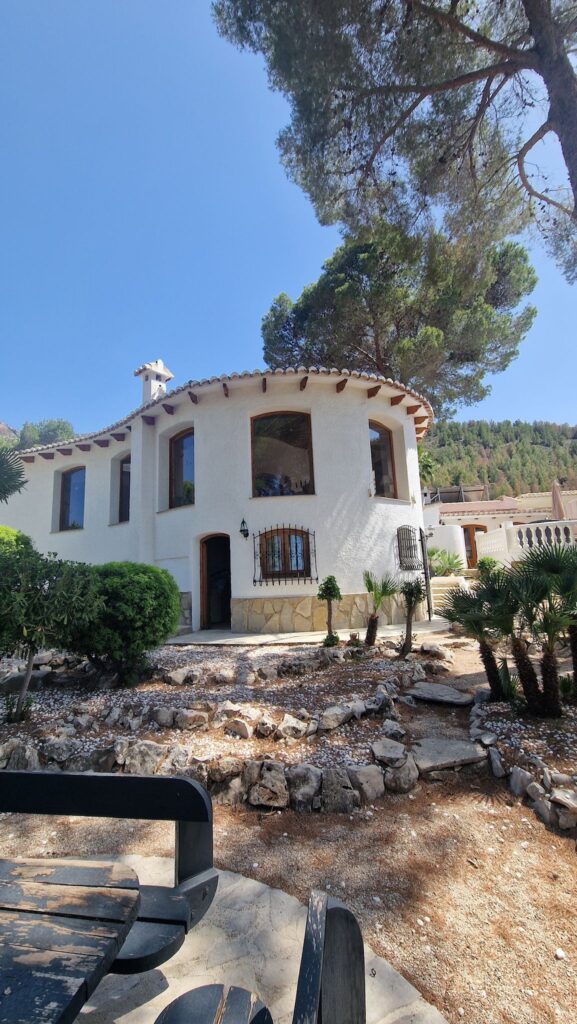 WhatsApp Image 2025-10-24 at 13.52.55 (1)