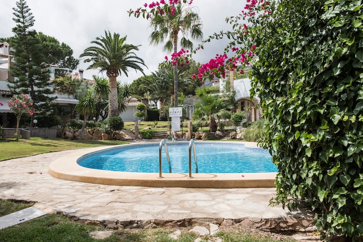 a9282ce8-23d3-4db3-9397-7125203b270c